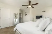 Ideally Located 1 Bdrm Stay | Parking & Laundry