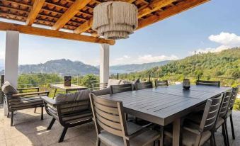 Luxo Casa en Valle de Bravo Con Jacuzzi y Espectacular Vista Al Lago