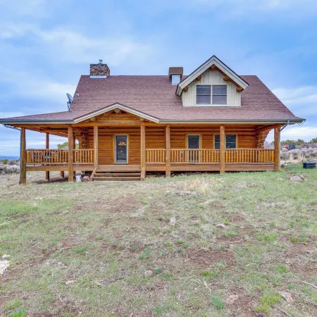 Spacious Rifle Cabin w/ Deck + Mountain Views!