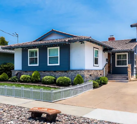 Charming 3-bedroom house with WiFi, AC in welcoming La Mesa