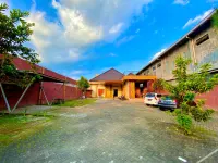Al-Kiswah Syariah Guest House Hotels in Sukorejo