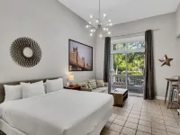 Lagoon Style Pool and Steps to Baytowne Wharf - Elegant Oasis Hotel a Walton County