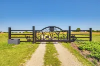 Countryside Vacation Rental in Paola! - アパートメント
