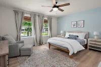 Beautiful Pines Home - Great for Large Families & Close to All Area Attractions!