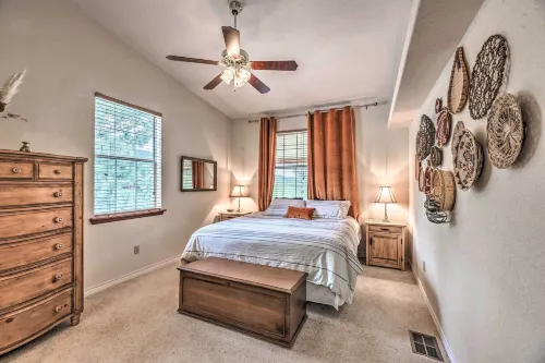 Charming Cloudcroft Cabin w/ Deck & Mtn Views - 3-Star