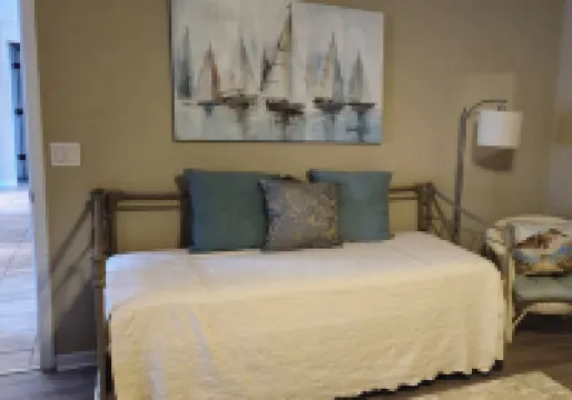 Cute House on Lake Hartwell- Dock Access!PETS ALLOWED!