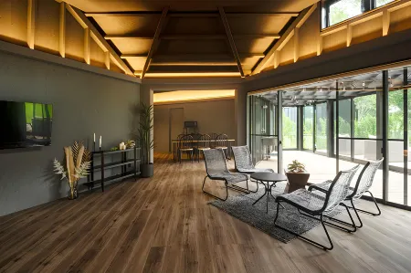 Glamping village Fujikawaguchiko Отели рядом с достопримечательностью «Narusawa Ice Cave»