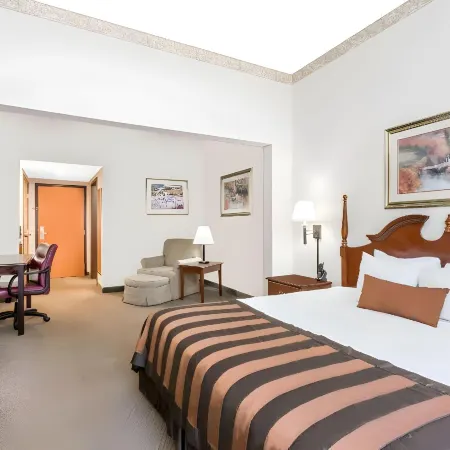 Comfort Inn & Suites Greenville Near East Carolina University