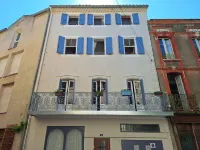 Tout le Monde:  A grand balcony overlooking town square in the heart of Quillan! Hotels in Quillan