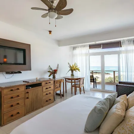 Iguana Crossing Boutique Hotel