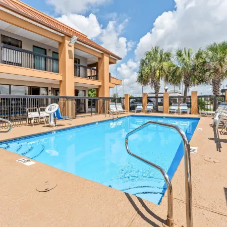 Quality Inn & Suites Near Robins Air Force Base