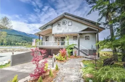 LOVELY RIVER HOUSE - Packwood, Washington La Wis Wis Campground附近的飯店