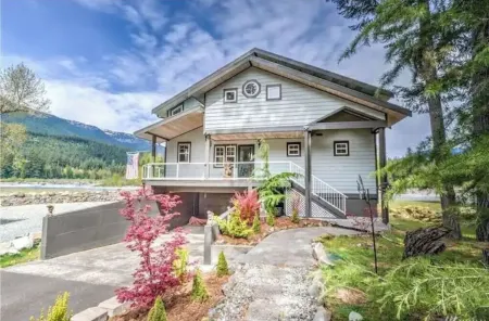 LOVELY RIVER HOUSE - Packwood, Washington Отели рядом с достопримечательностью «La Wis Wis Campground»