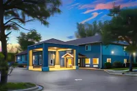 Super 8 by Wyndham McHenry/Fox Lake Area Hotels in Crystal Lake