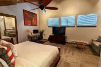 Mountain Top View, 3 BDRs & 2 Baths, NEW HOTTUB