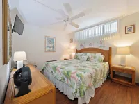 Kona Reef F2 Charming Oceanfront Condo for 4!