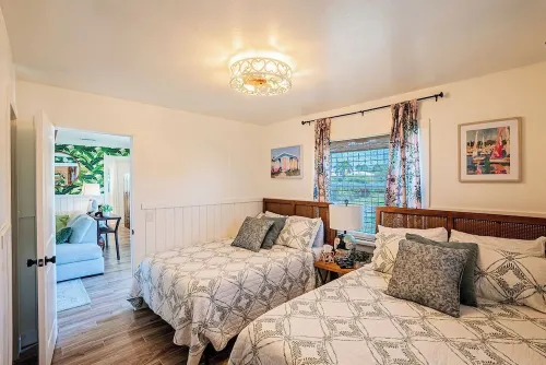 Waterfront Oasis with Boat Lift & Hot Tub in Bokeelia