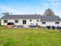 Hot tub-Sauna-Game Room-Fire pit-Close to Acadia/Bar Harbor! Hotels in Lamoine