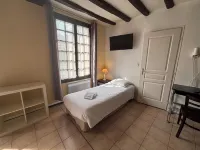 Hotel les Trois Lys Hotels in Crouzilles