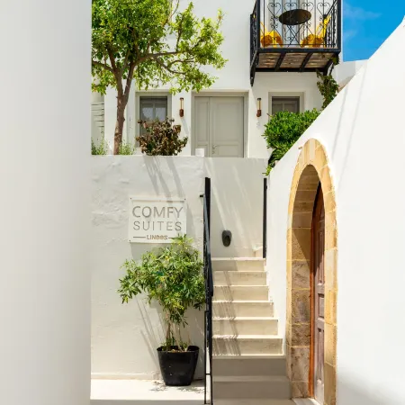 Lindos Comfy Suites Отели рядом с достопримечательностью «Пляж Агиос-Павлос»