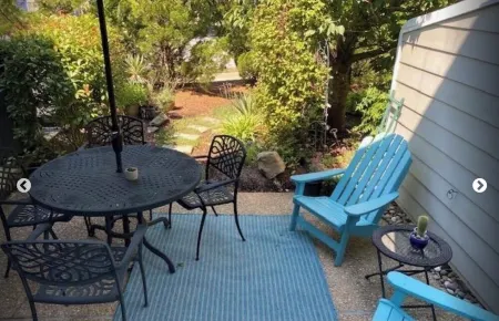 Beautiful downtown Rehoboth Beach townhouse - 3 blocks to the beach/boardwalk. Отели в г. Рехобот-Бич