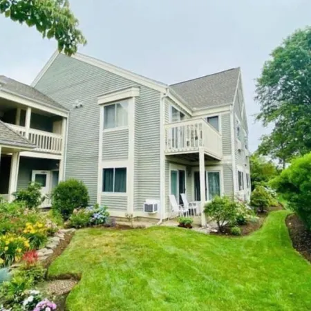 Stylish 2nd floor Ocean Edge condo
