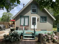 Cozy Cabin: Cute, Clean and 2 miles to Crystal Mtn. Resort! - 3-Star