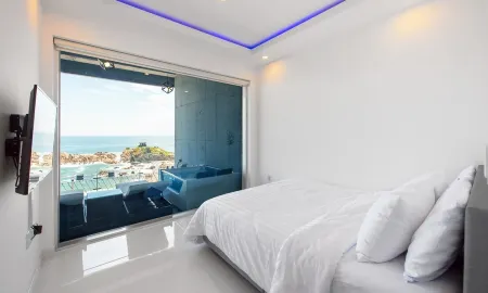 Yeongdeok Exit Pool Villa (Spa, Ocean View) Отели рядом со станцией Jangsa Station