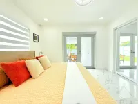 Palm House Near Beach, Game Room, Pool & King Beds Hotels in Wilton Manors