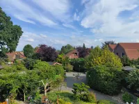 Sunny vacation home with separate entrance Hotels in Schortens