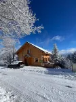 Beautiful modern chalet, exceptional mountain and pine views