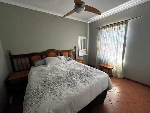 Cosy cottage in one of Cape Towns savest suburbs. Any nomad's dream.