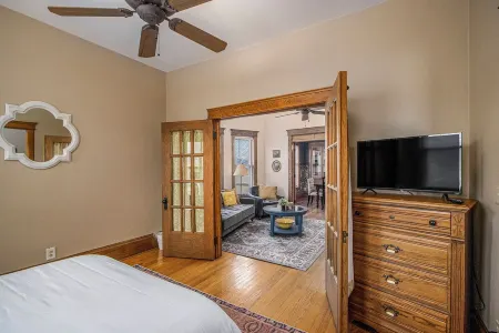 NEW Charming 2nd Floor Victorian Flat in Downtown Kalamazoo