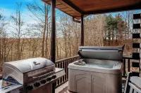 "Ultimate Luxe Escape with Private Movie Theater and Game Room" Hotels in Starr Township