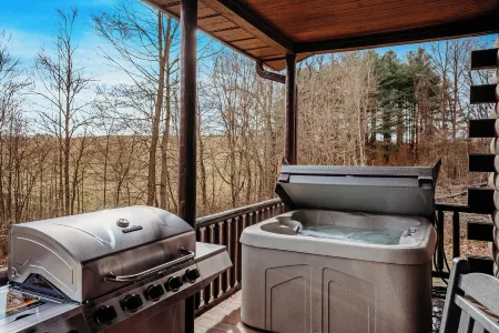 "Ultimate Luxe Escape with Private Movie Theater and Game Room"