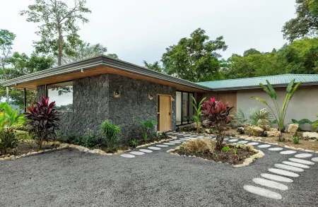 Villa Koa: Luxe Hillside Escape with Ocean Views