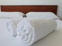 Oceanfront Living: Beachfront Apartment in Mindelo, Cape Verde โรงแรมใน