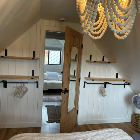 Alpine Haus Cabin • Hot Tub • Views • Close to Schweitzer Village!
