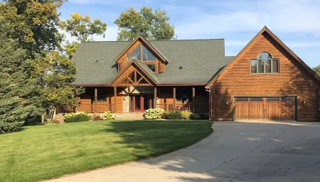 Stunning Family Friendly Lake Home Retreat on Beautiful Lake Darling