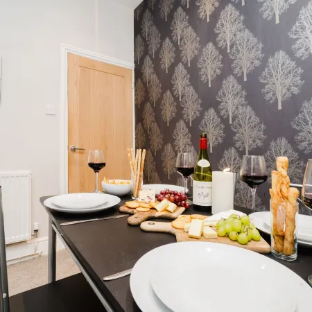 Cosy 4-Bed - Sleeps 7 Garden Отели рядом с достопримечательностью «Сайрхолл Милл»