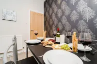 Cosy 4-Bed - Sleeps 7 Garden فنادق في 