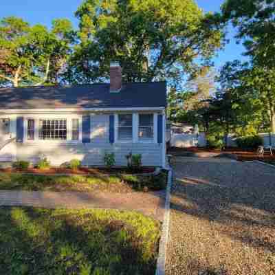 Yarmouth Cottage - Outdoor Shower + Firepit Hotel Exterior