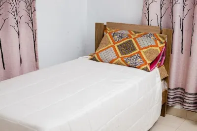 Self-contained bed sitter overlooking a beautiful scenery in an animal farm. فنادق في 