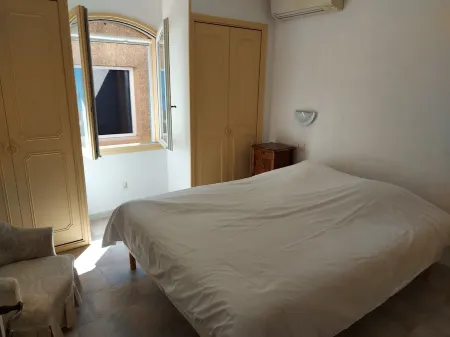 Mas of 150 M2 Saint Rémy de Provence, large swimming pool on well wooded land.