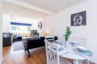 Modern three bedroom home in Castle Donington Hotel a Castle Donington