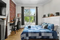 The Willis Suite steps from the waterfront Отели в г. 