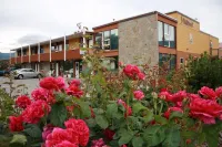 Sahara Courtyard Inn Penticton Hotels near Terry Isaac Gallery