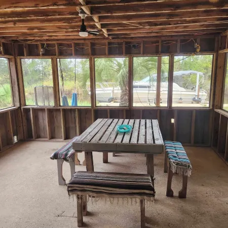 Charming 1-bedroom house with WiFi, AC on the Bayou in beautiful Bay St. Louis