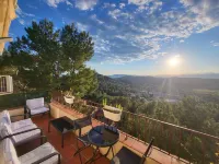 T3 with magnificent mountain view, swimming pool and parking