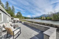 18 Mi to Mt Rainier! Scenic Cowlitz River Escape - 3-Star